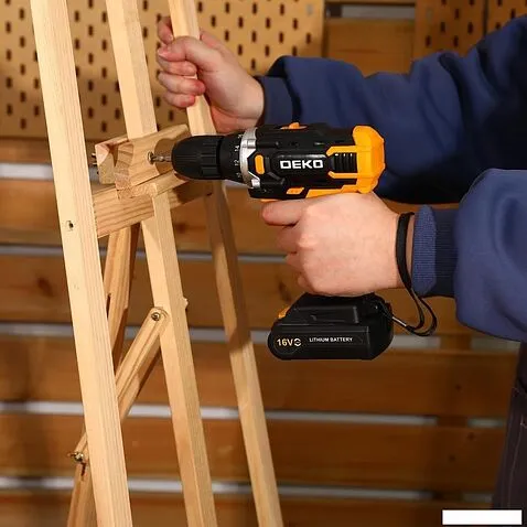 Дрель-шуруповерт Deko Sharker 16V Set 63 083-1041 (с 2-мя АКБ, кейс)