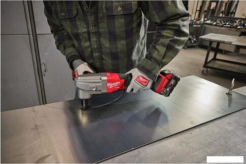 Высечные электрические ножницы Milwaukee M18 FNB35-502X 4933498983 (с 2-мя АКБ, кейс)