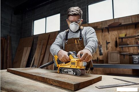 Ленточная шлифмашина DeWalt DCW220NT (без АКБ, кейс)
