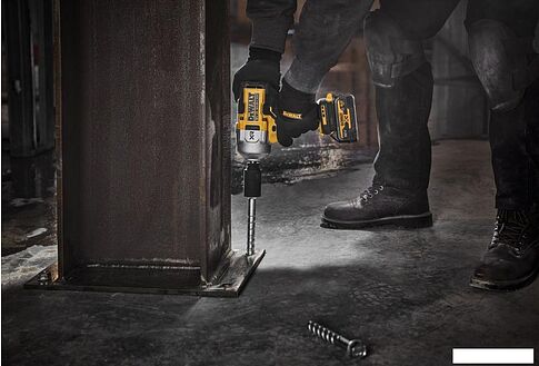 Гайковерт DeWalt DCF961NT (без АКБ, кейс)