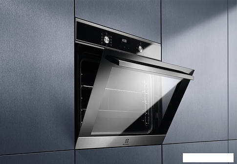 Электрический духовой шкаф Electrolux SteamBake PRO 600 EOD5H70BX
