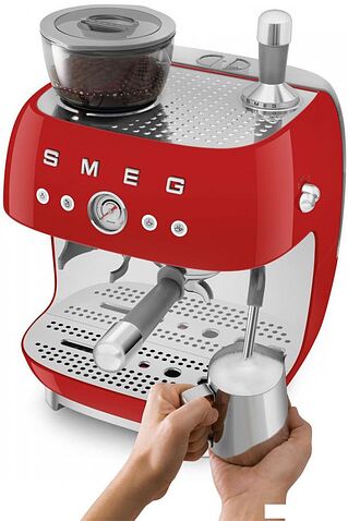Рожковая помповая кофеварка Smeg EGF03RDEU