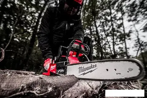 Аккумуляторная пила Milwaukee M18 FCHSC-0 (без АКБ)