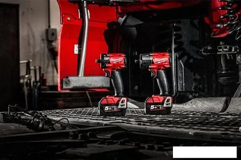 Гайковерт Milwaukee M18 FIW2F12-502X 4933478444 (с 2-мя АКБ, кейс)