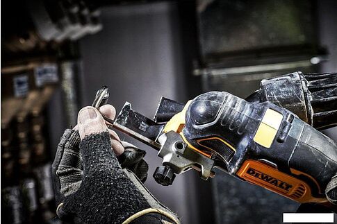 Реноватор DeWalt DCS355NT (без АКБ, кейс)