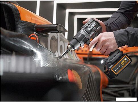 Ударная дрель-шуруповерт DeWalt DCD85MP2T (с 2-мя АКБ, кейс)