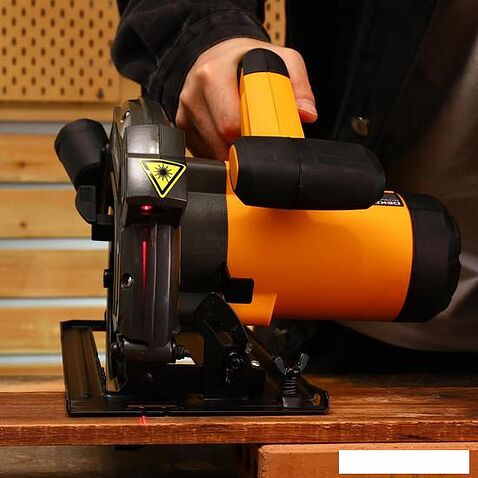 Дисковая (циркулярная) пила Deko DKCS1800-190 Laser 083-1011