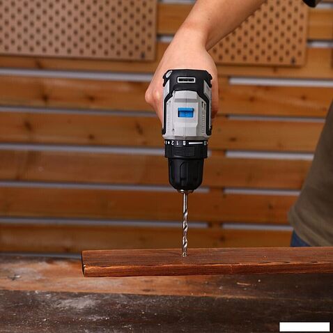 Дрель-шуруповерт Deko Sharker 20V PRO 084-1035 (с 2-мя АКБ, кейс)