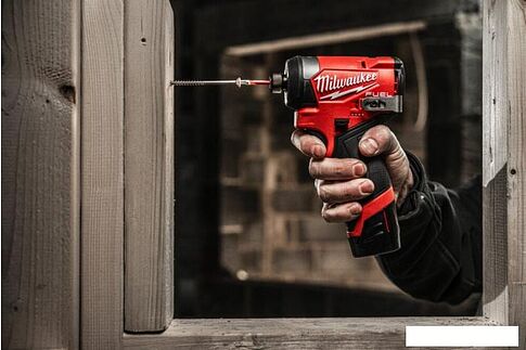 Винтоверт Milwaukee M12 FUEL M12FID2-202X 4933479877 (с 2-мя АКБ, кейс)