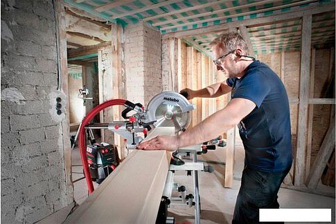 Торцовочная Metabo KGS 305 M