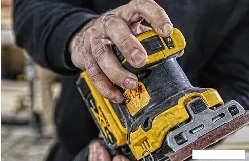 Виброшлифмашина DeWalt DCW200N (без АКБ)