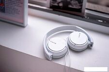 Наушники с микрофоном Sony MDR-ZX110AP (белый)