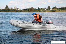 Моторно-гребная лодка Мнев и К Кайман N-330