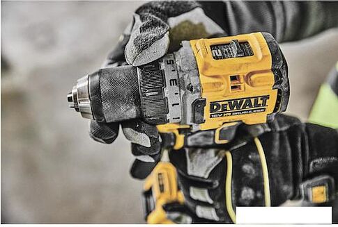 Дрель-шуруповерт DeWalt DCD800P2T (с 2-мя АКБ, кейс)