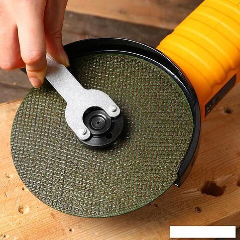 Угловая шлифмашина Deko DKAG1500-150 063-4299