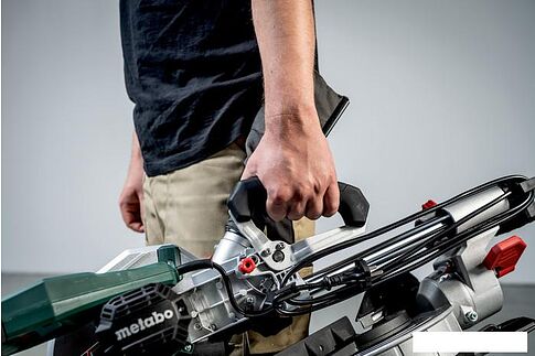 Торцовочная пила Metabo KGS 216 M 613216000