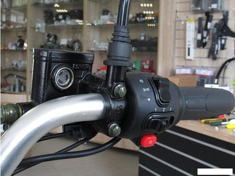 Электроскутер Yakama AP-H0003G (черный)