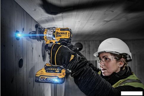 Ударная дрель-шуруповерт DeWalt DCD999H2T (с 2-мя АКБ 5 Ач, кейс)