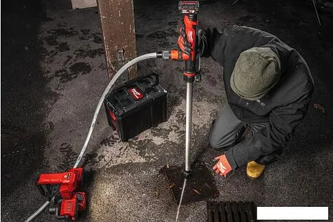 Садовый насос Milwaukee M12 BSWP-0 (без АКБ)