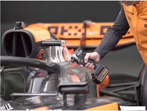 Винтоверт DeWalt DCF85MP2T (с 2-мя АКБ, кейс)