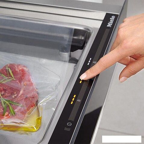 Вакуумный упаковщик Miele EVS 7010 OBSW