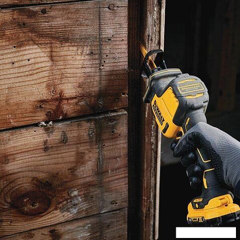 Сабельная пила DeWalt DCS312N-XJ (без АКБ)