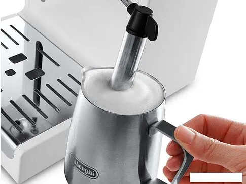 Рожковая кофеварка DeLonghi Active Line ECP 33.21.W