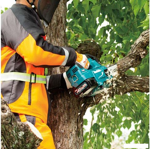 Аккумуляторная пила Makita UC004GM101 (с 1-им АКБ)