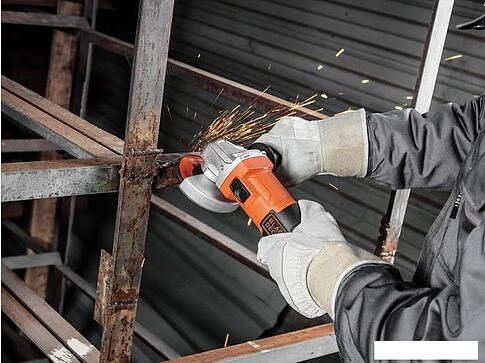 Угловая шлифмашина Black & Decker G650