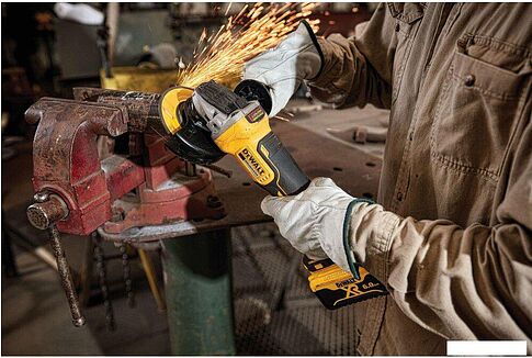 Угловая шлифмашина DeWalt DCG413B (без АКБ)