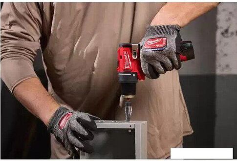 Дрель-шуруповерт Milwaukee M12 BLDDRC-202C 4933499686 (с 2-мя АКБ, кейс)