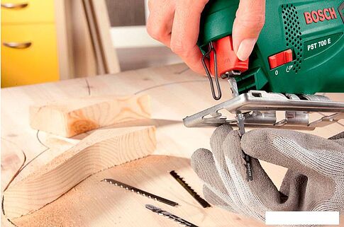 Электролобзик Bosch PST 700 E (06033A0020)