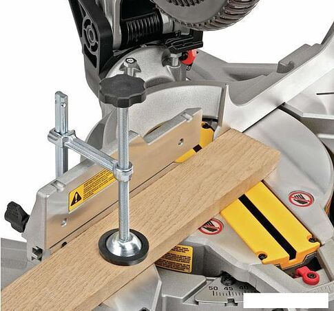 Торцовочная пила DeWalt DWS713