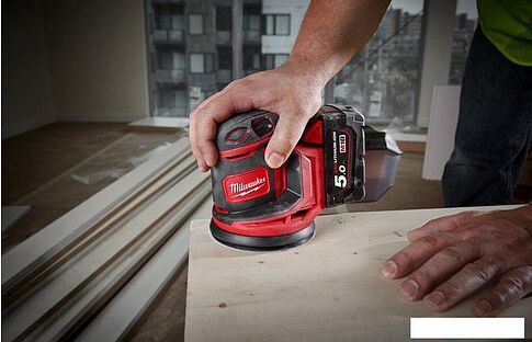 Эксцентриковая шлифмашина Milwaukee M18 BOS125-502B 4933464229 (с 2-мя АКБ, сумка)