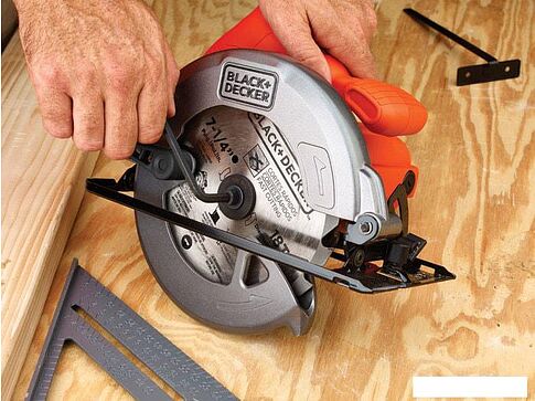 Дисковая пила Black & Decker CS1004