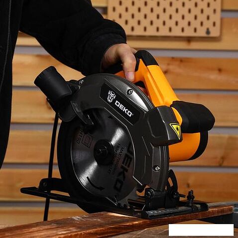Дисковая (циркулярная) пила Deko DKCS1800-190 Laser 083-1011
