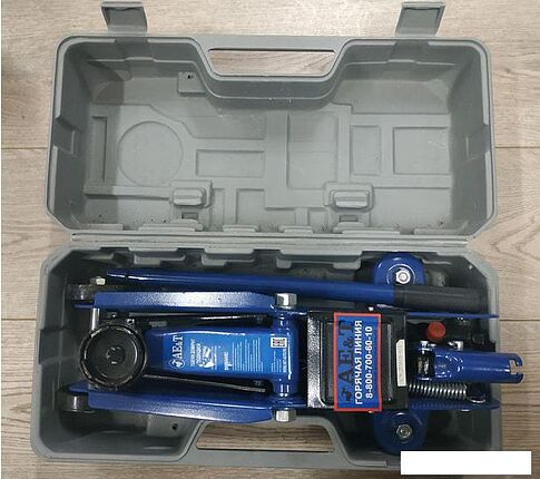 Подкатной домкрат AE&T T32010A 2т