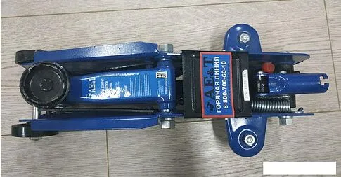 Подкатной домкрат AE&T T32010A 2т