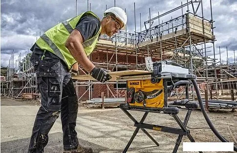 Дисковая (циркулярная) пила DeWalt DWE7485-QS