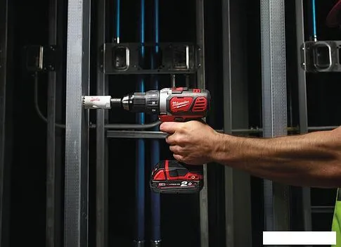 Дрель-шуруповерт Milwaukee M18 BDD-202C [4933443555]