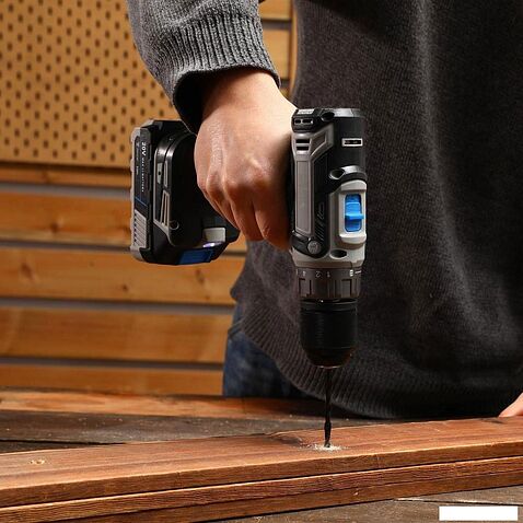 Дрель-шуруповерт Deko DKCD20-Li Set1 083-1117 (с 2-мя АКБ, кейс)