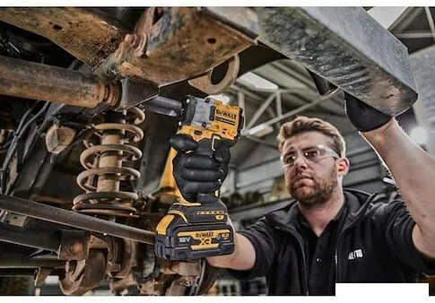 Гайковерт DeWalt DCF923N (без АКБ)