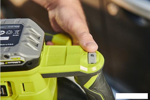 Полировальная машина Ryobi RBP18250-0 5133005541 (без АКБ)