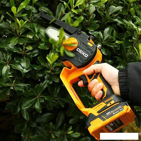 Аккумуляторная пила Deko DKCHS 20-4 063-4480 (с 1-им АКБ)