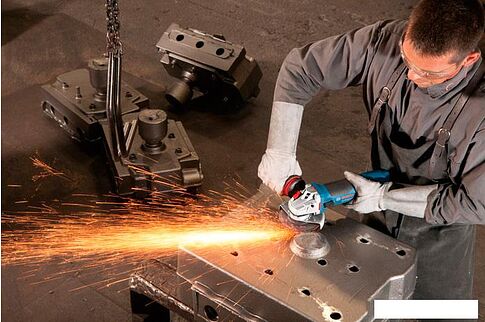 Угловая шлифмашина Bosch GWS 17-125 CIE [060179H002]