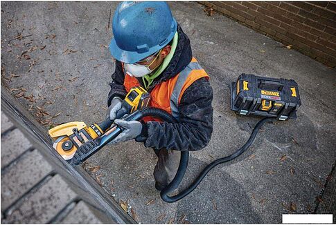 Угловая шлифмашина DeWalt DCG418B (без АКБ)