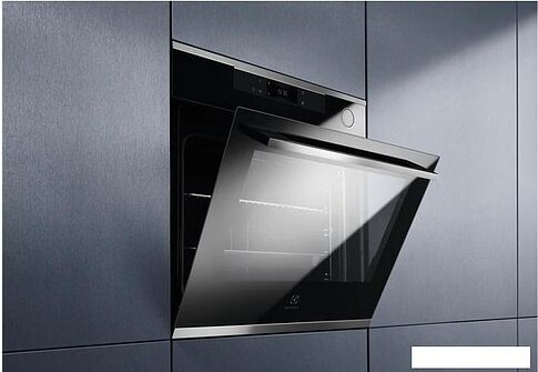 Электрический духовой шкаф Electrolux SteamCrisp 700 KOCBP39X