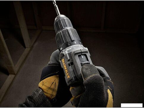 Ударная дрель-шуруповерт DeWalt DCD100P2T (с 2-мя АКБ, кейс)