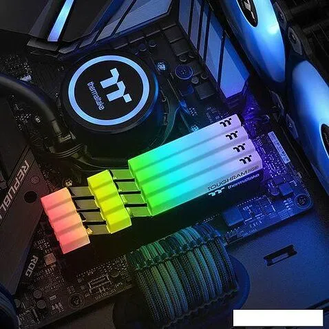 Оперативная память Thermaltake ToughRam RGB 2x16GB DDR4 PC4-28800 R009D416GX2-3600C18A