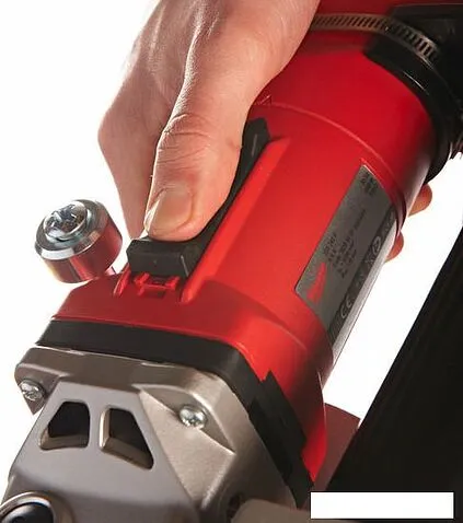 Штроборез Milwaukee WCE 30 [4933383855]